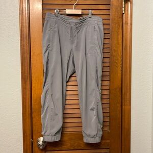 Athleta gray cropped jogger size 8